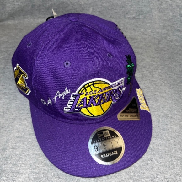 New Era SnapBack - Picture 1 of 7